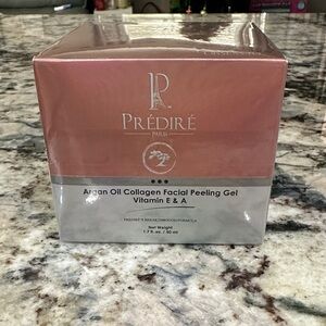 PRÉDIRÉ PARIS
Collagen Cell Renewal Argan Oil Facial Peeling Gel